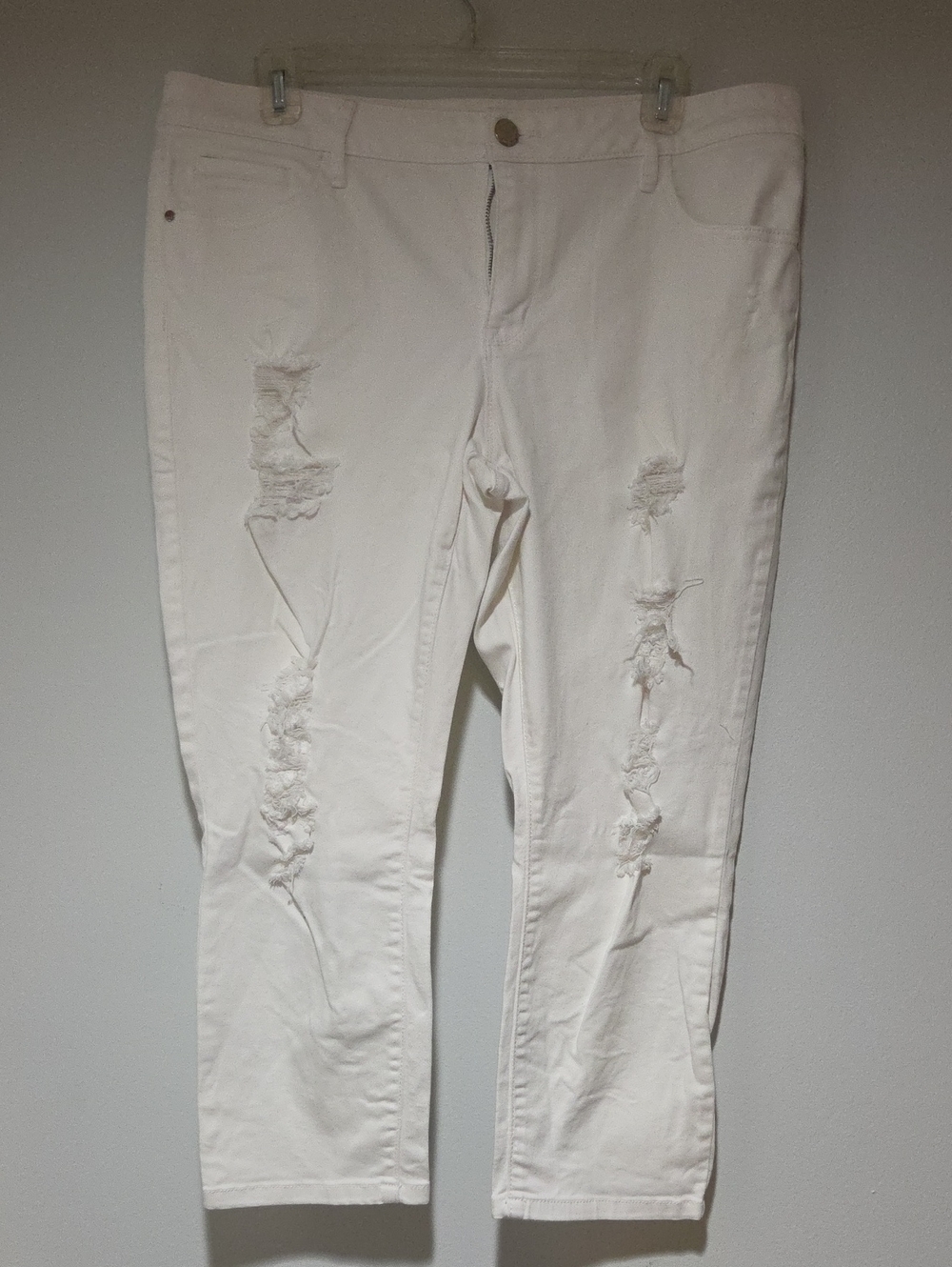 a.n.a White Distressed Women's Ankle Jeans Size 14